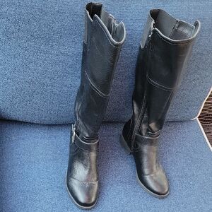 Kohl's Croft & Barrow Size 5 1/2 Black Over the Knee Boots Sleek Leather Design.